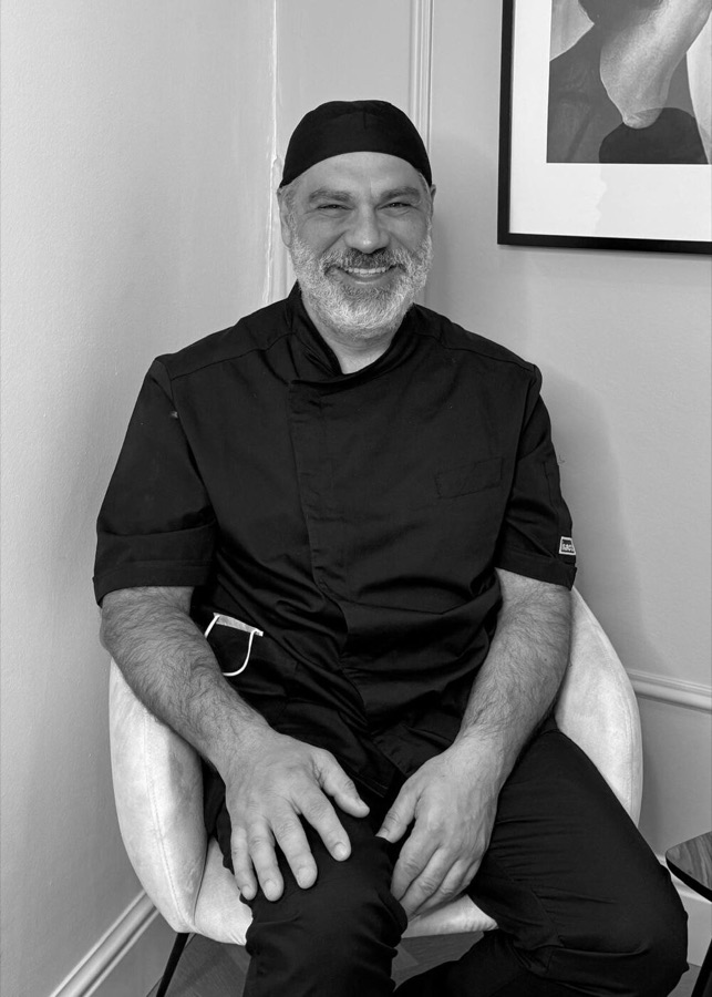 Il Dott. Luca Frati nello studio